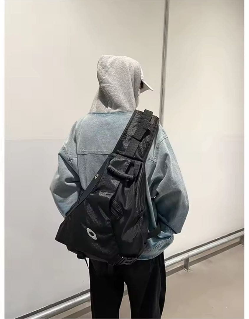 OAKLEY 00s ショルダーバッグ ボディバッグ ワンショルダー Y2K - メルカリ