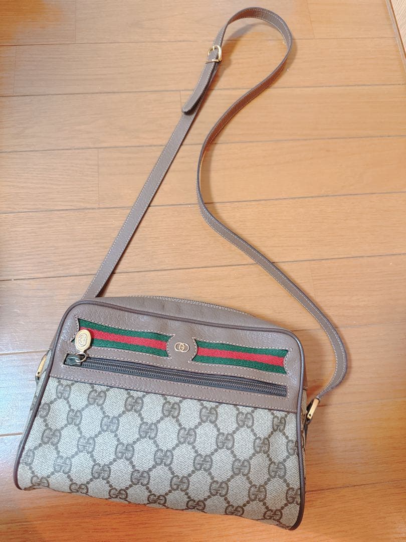 Gucci♡ GGショルダーバッグ すぐ届く！GUCCI〔GGエンブレム〕ミニ バケットバッグ (GUCCI
