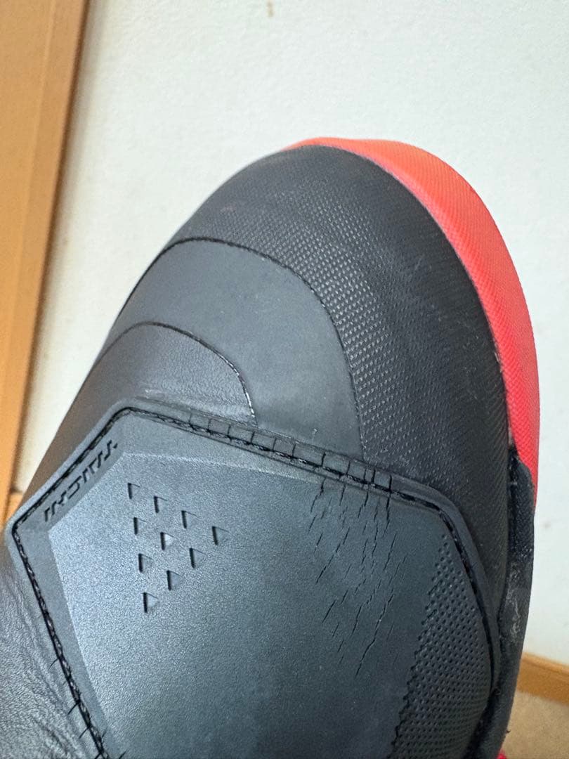 TAICHI RSS013 バイク用靴 ブラック/レッド　26.5cm