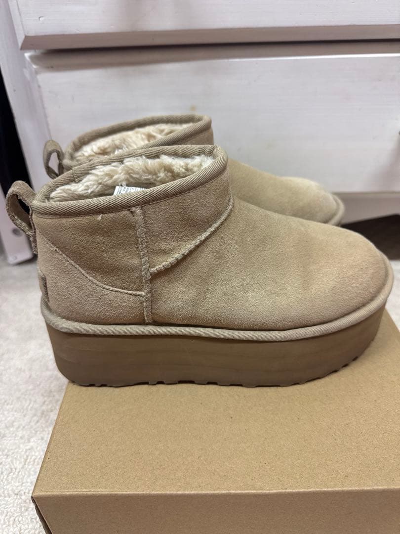 UGG 厚底ムートンブーツ　23.0cm