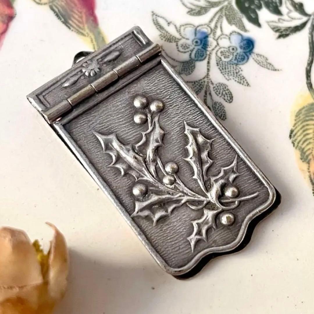 【レア】ドール用カルネドバル　ヒイラギモチーフ柊ミニチュア　フランスアンティーク フランスアンティーク | ヒイラギのカルネドバル（舞踏会用の小さな