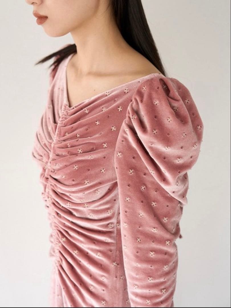 SNIDEL ベロア刺繍ワンピース ピンク - メルカリ