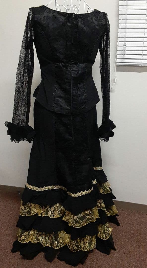 フラメンコ衣装 黒と金 - メルカリ
