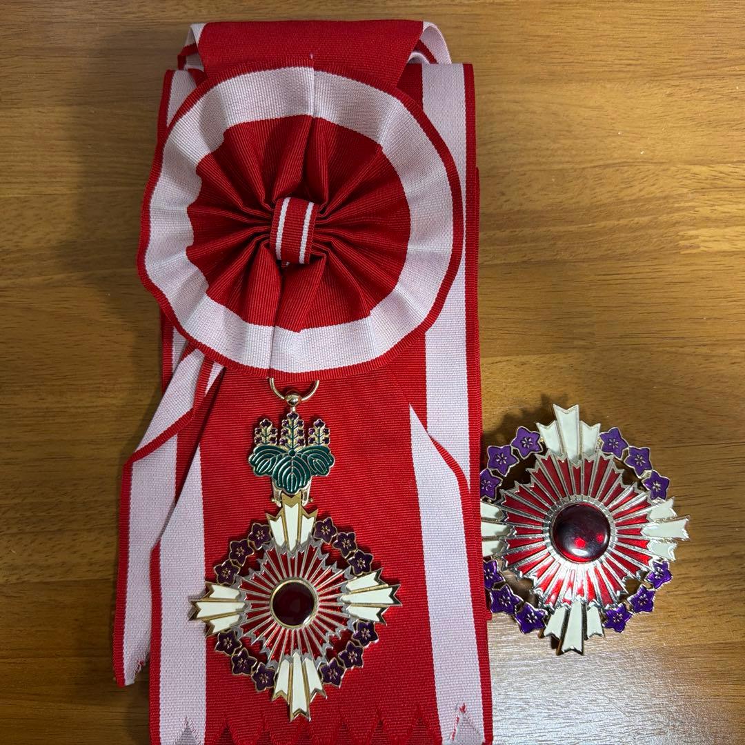 日本の勲章　桐花大綬章・副章　レプリカ Yahoo!オークション - 勲一等旭日桐花大綬章 副章 レプリカ 桐花勲章