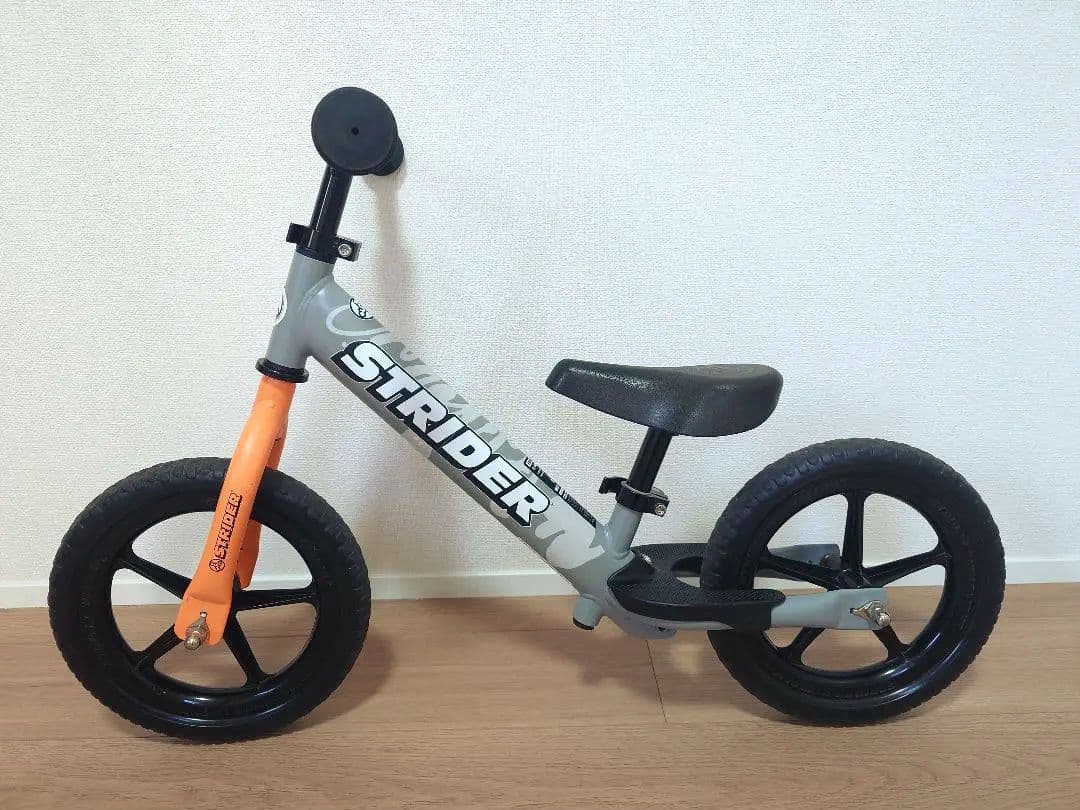 STRIDER〈限定〉神山隆二モデル 12インチ グレー/オレンジ 限定カラー】ストライダー 限定色の通販 by 断捨離中です｜ラクマ