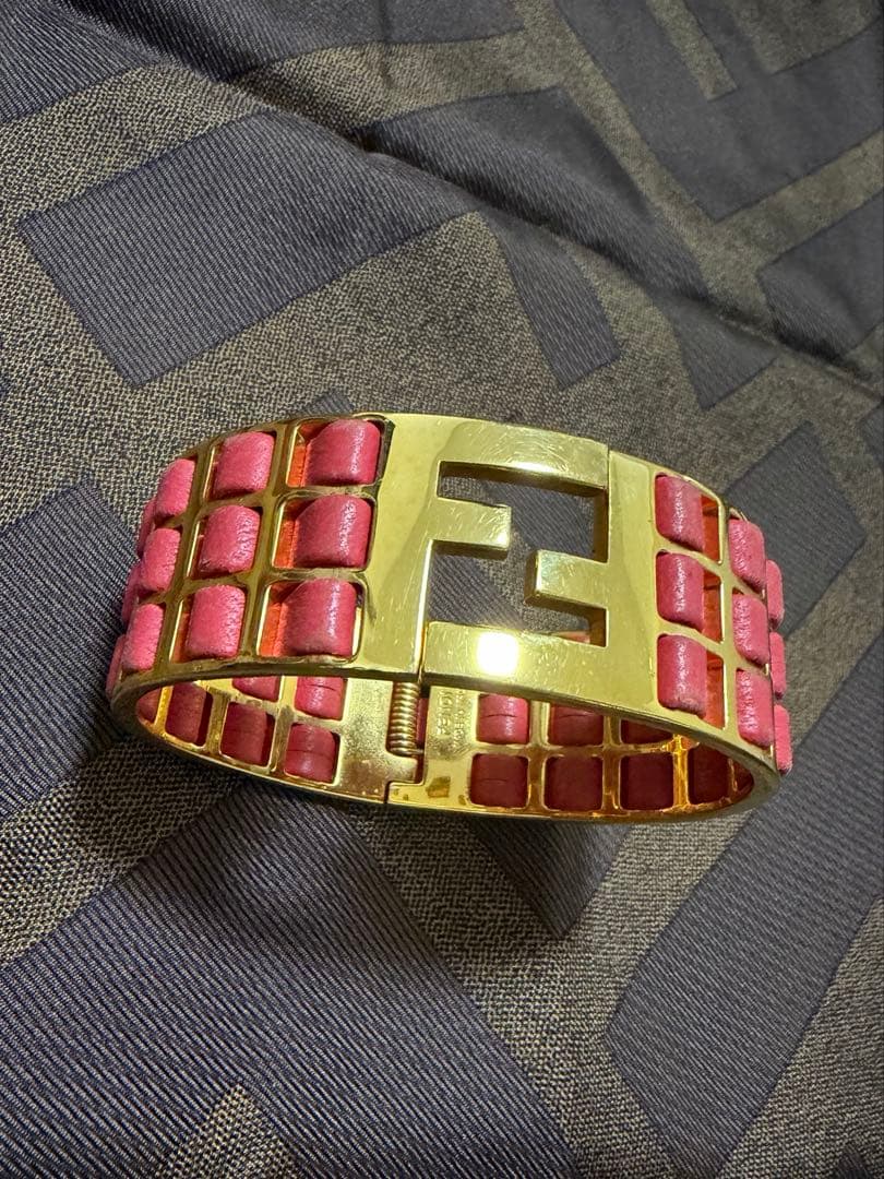 FENDI バングル　レザーブレスレット 楽天市場】【最大2万円OFFクーポン対象・3/5限定】FENDI フェンディ