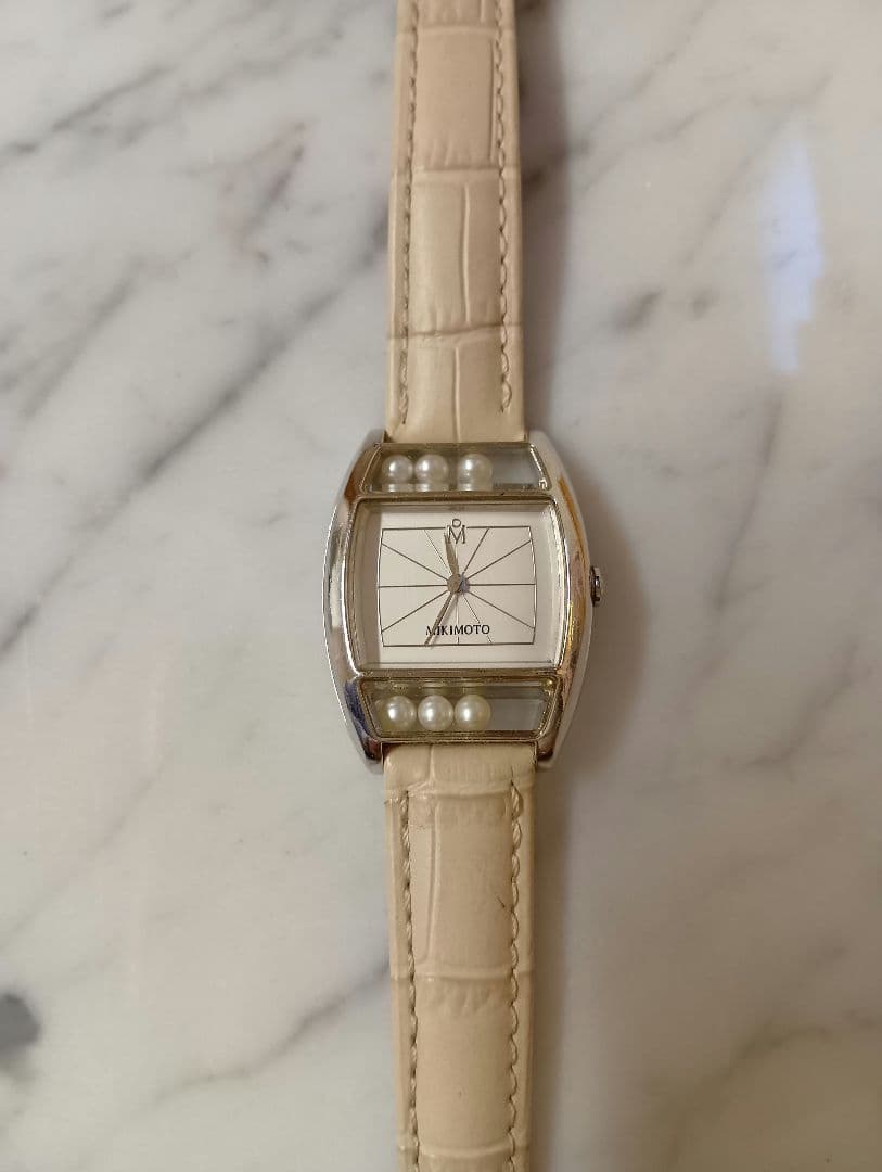 【美品/レザー&電池交換済】MIKIMOTO パール装飾 ベージュレザー腕時計 レザー交換済】MIKIMOTO パール装飾 ベージュレザー腕時計 - メルカリ