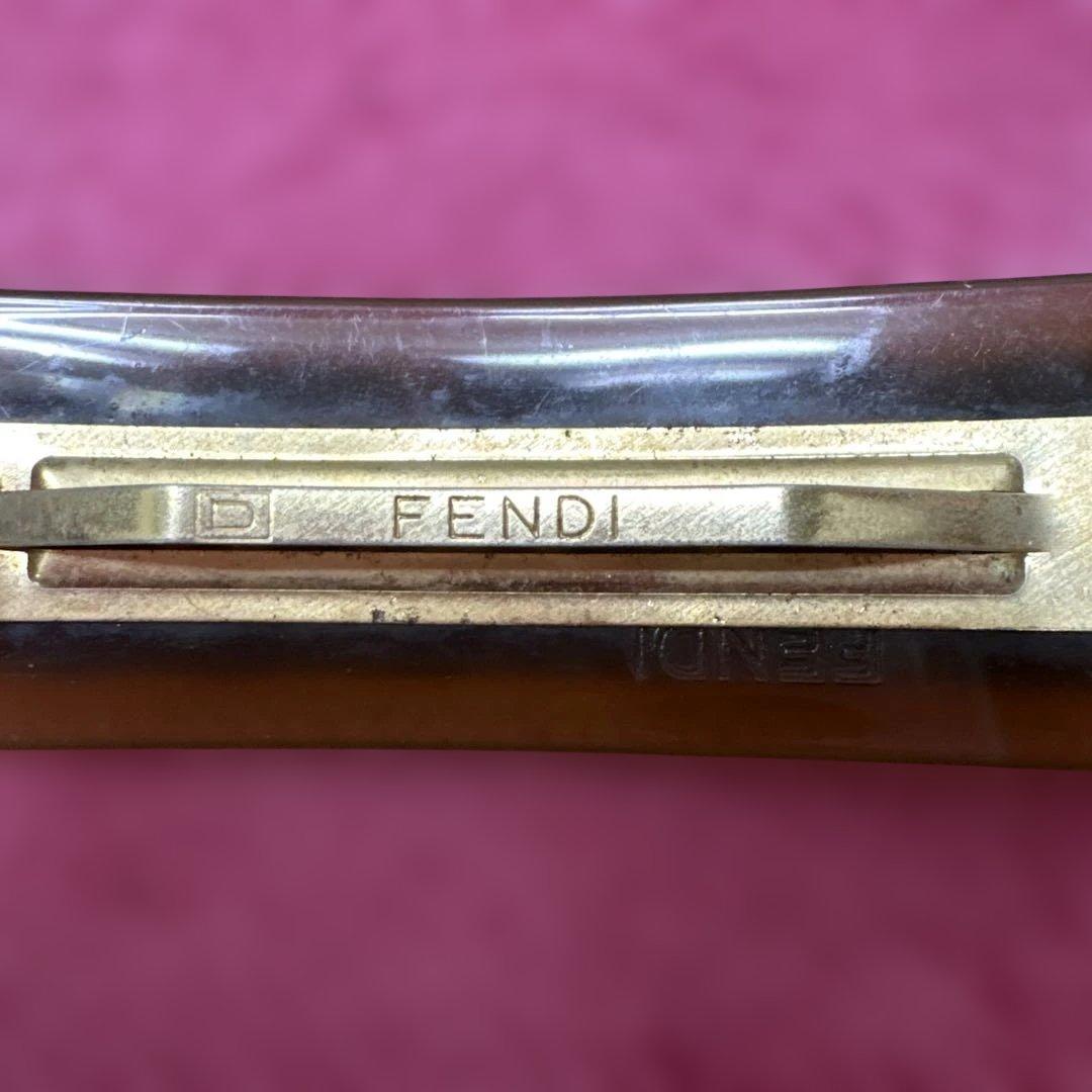 最終お値下げ❗️FENDI ロゴ バレッタ - メルカリ