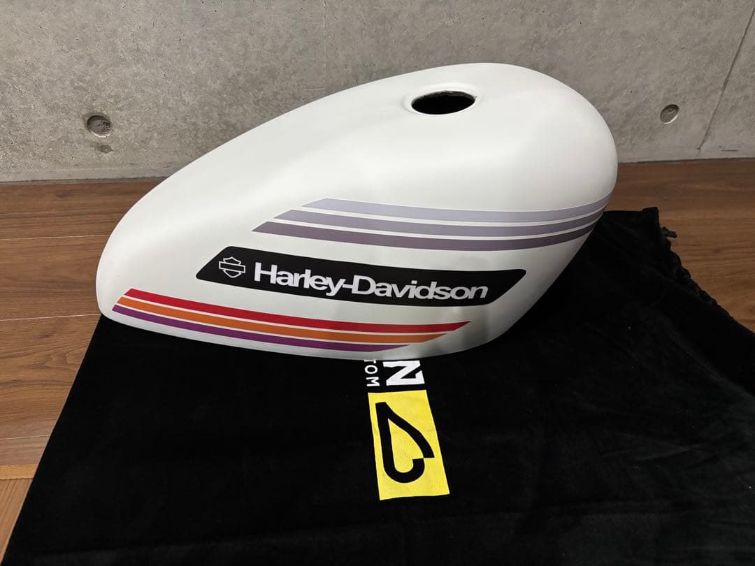 サイモンカスタム社製タンクカバーXL883N / XL1200NS など - メルカリ