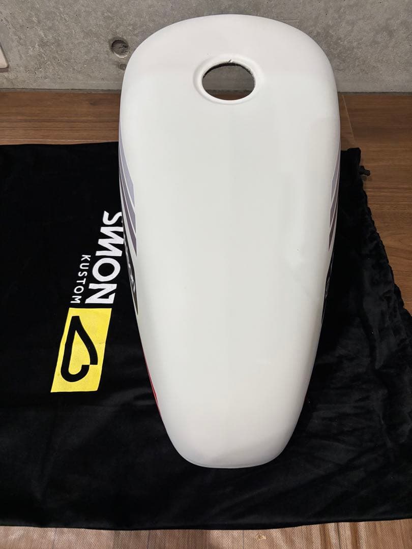 サイモンカスタム社製タンクカバーXL883N / XL1200NS など - メルカリ