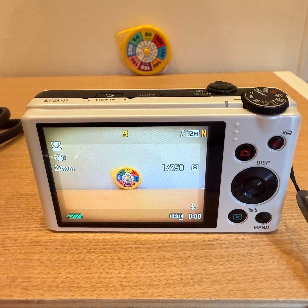 カシオCASIO EXILIM EX-ZR100 デジカメ y2k コンデジ - メルカリ