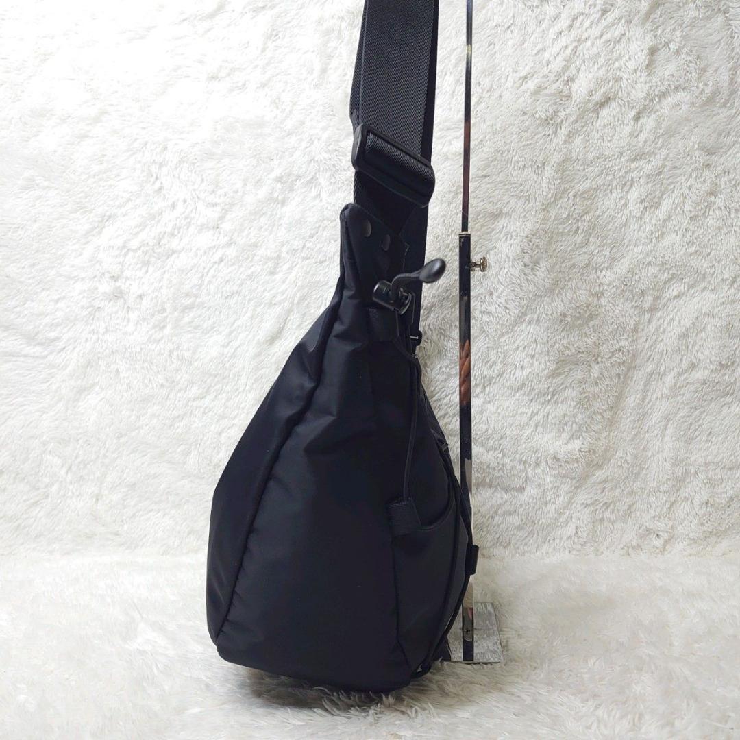 未使用級】極美品 オニツカタイガー メッセンジャーバッグ 刺繍