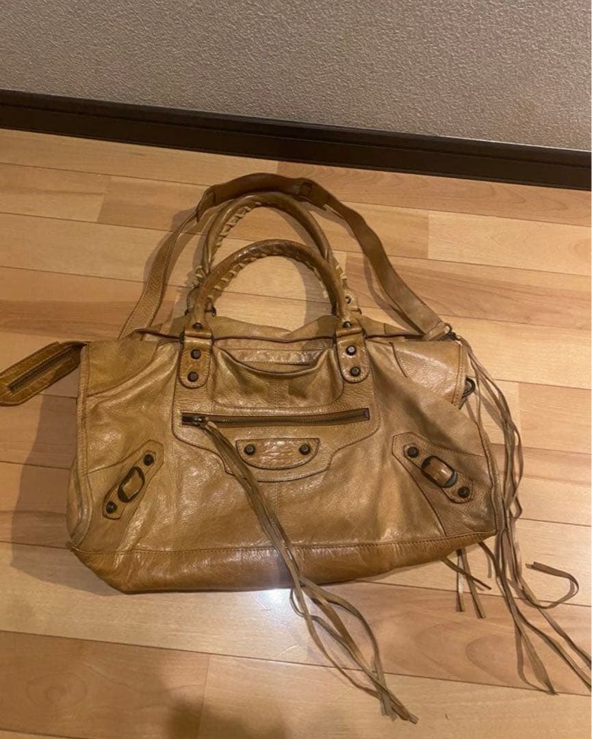 バレンシアガ BALENCIAGA ザ・シティ2WAYハンドバッグ BALENCIAGA/バレンシアガ】より、ザ・シティ 2wayハンドバッグが二点