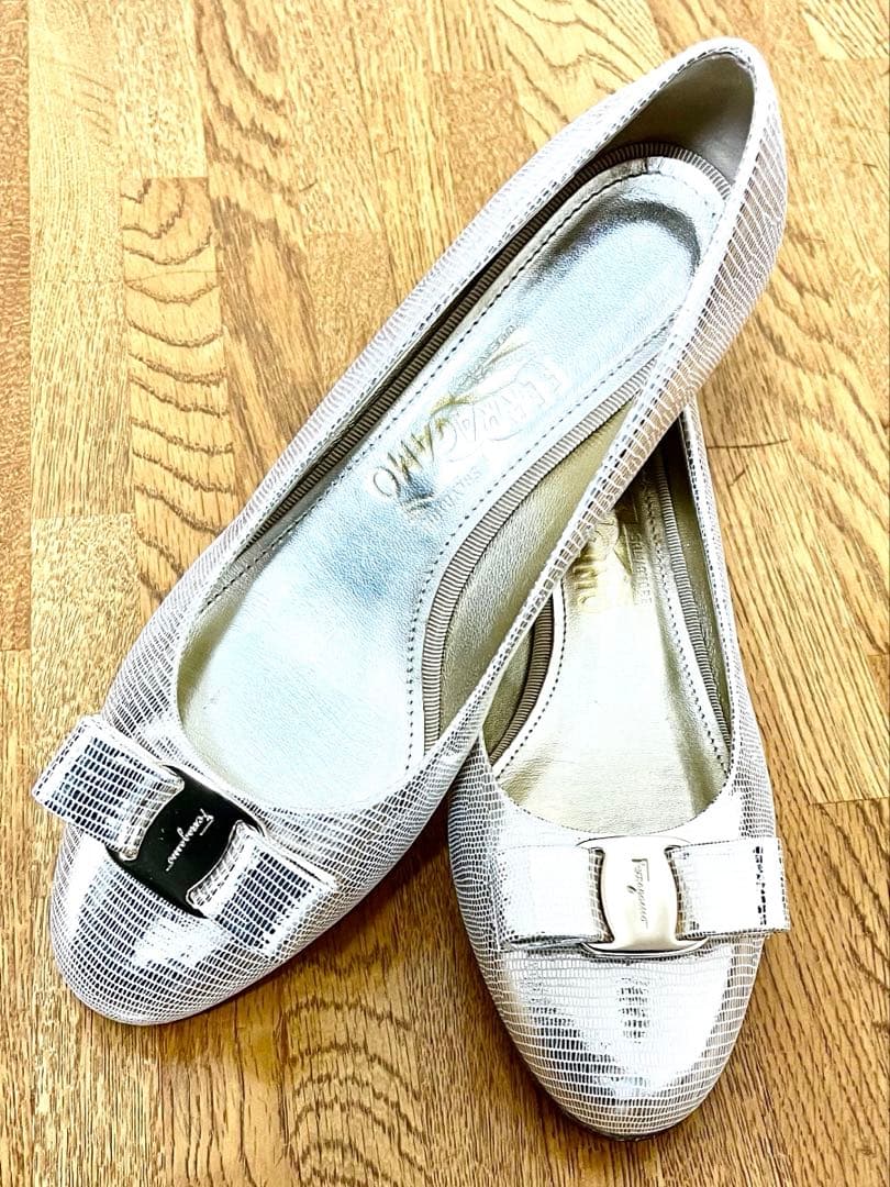 【新品未使用】フェラガモ ヴァラ 7 1/2 25cm シャンパンゴールド Salvatore Ferragamo - 未使用 サルヴァトーレフェラガモ ヴァラ