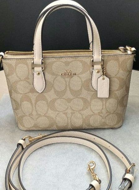 超美品　コーチ　ミニショルダーバッグ シグネチャー アクセサリーポーチ 2026年最新】コーチアクセサリーポーチの人気アイテム - メルカリ