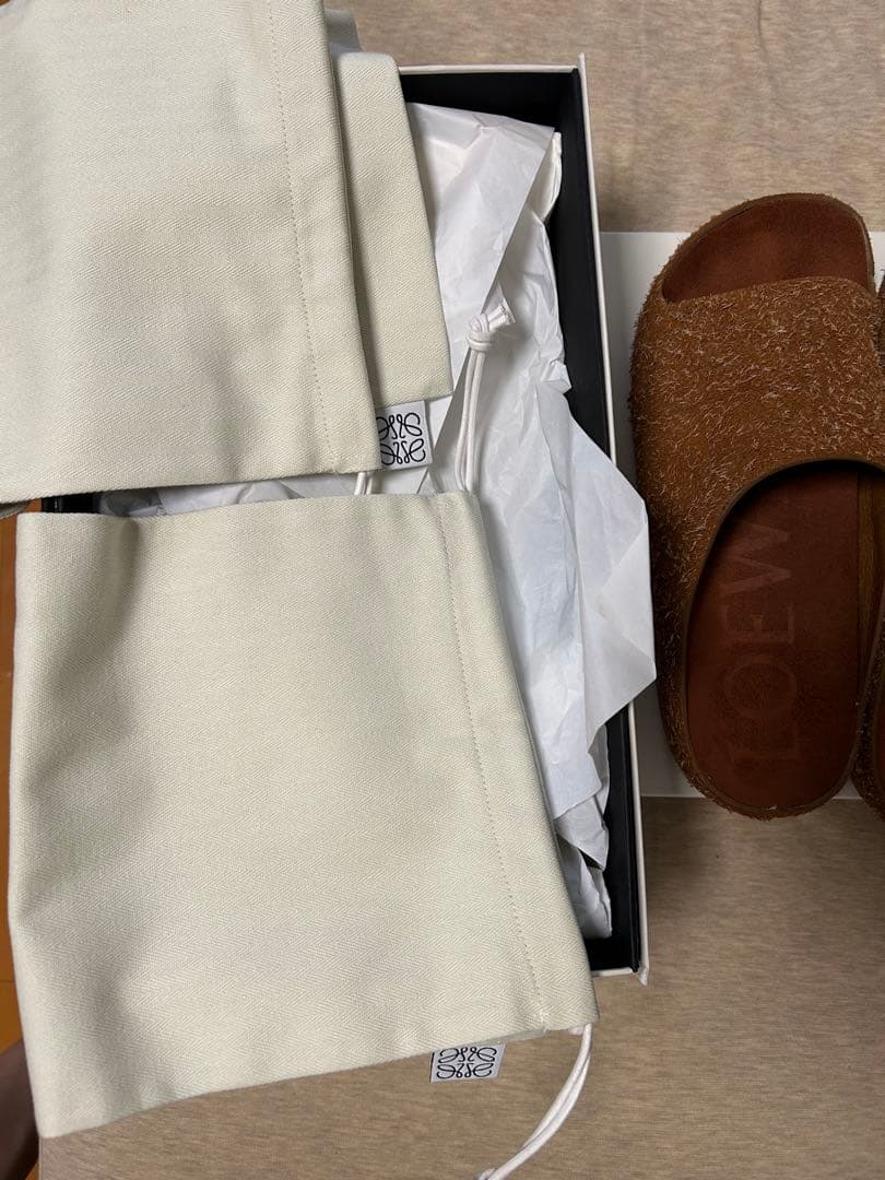 美品】LOEWE ブラッシュスエードサンダル 41 - メルカリ