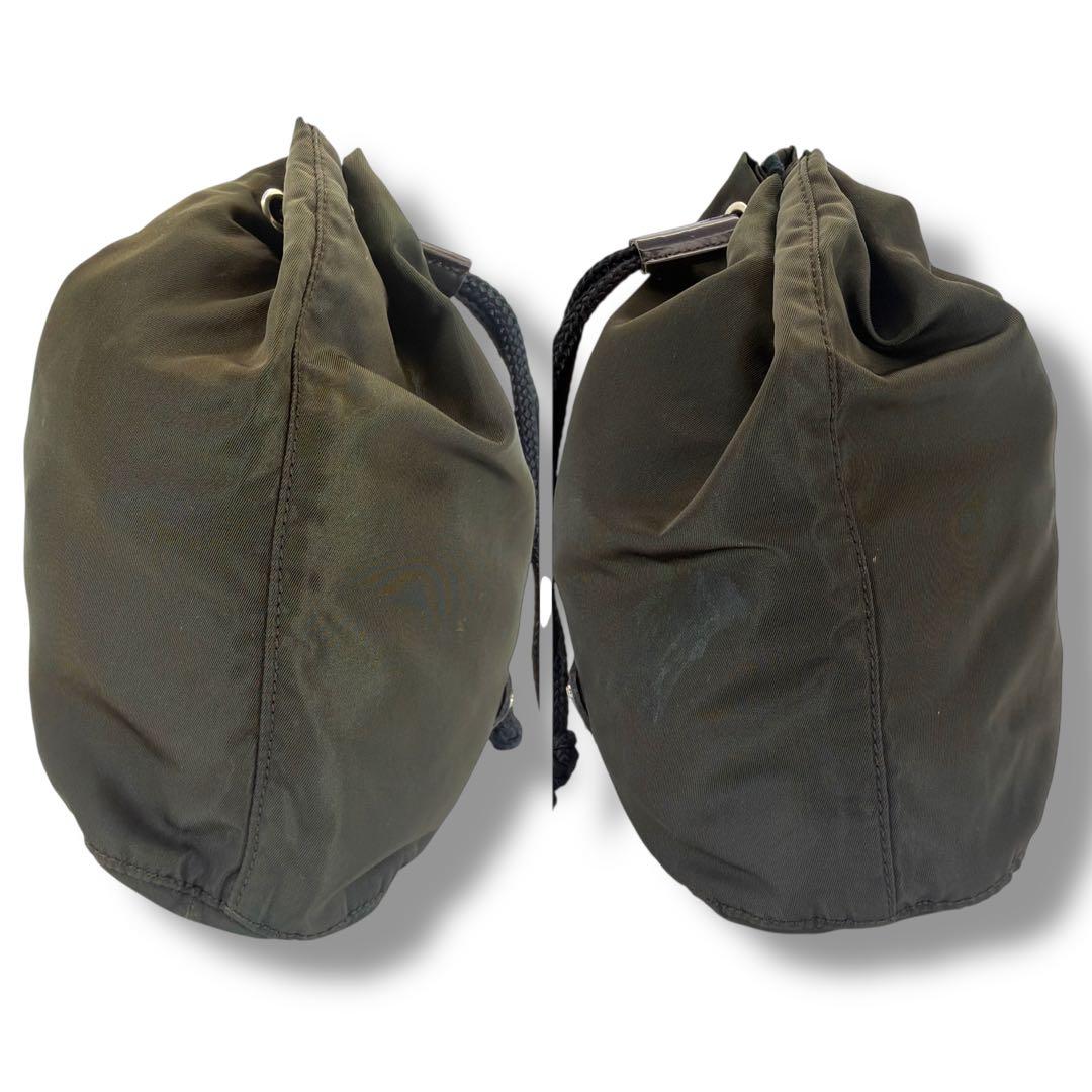 良品 PRADA 巾着ポーチ カーキ ヴィンテージ ナイロン 三角ロゴ - メルカリ