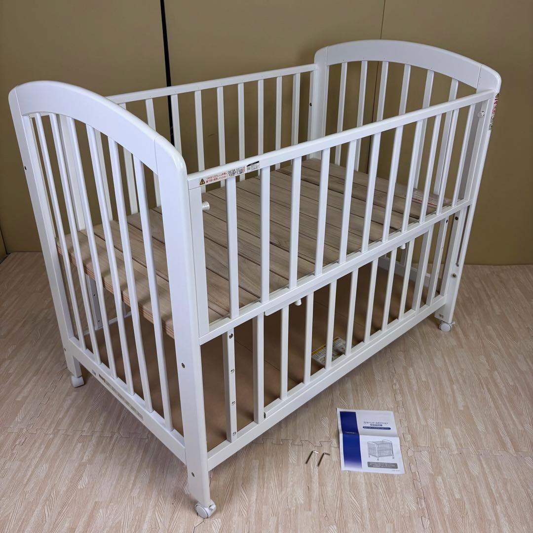 ☆新品に近い☆カトージ　立ちベッド4ポジション　ホワイト　すのこ床板　ハイタイプ 立ちベッド4ポジション ホワイト 品番02509 すのこ床板 カトージ製