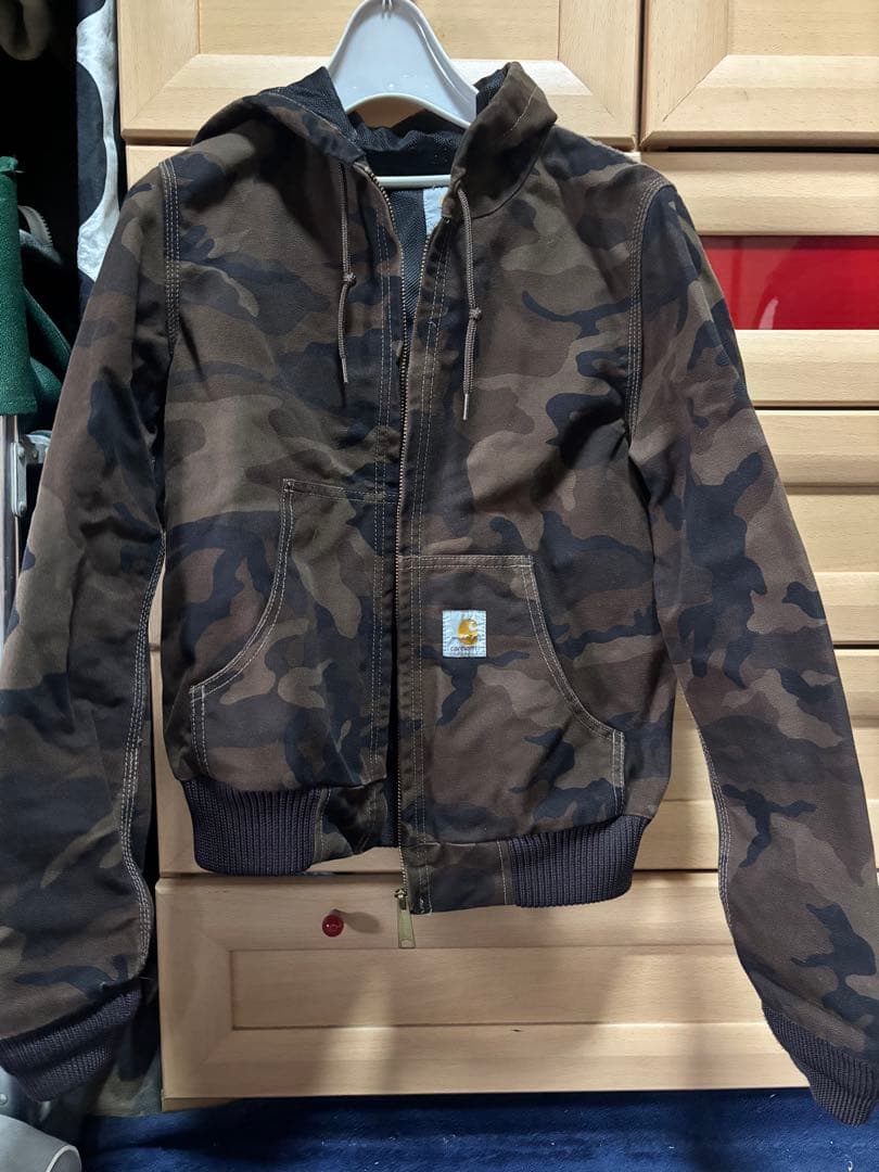 Carhartt 迷彩柄 フード付きジャケット - メルカリ