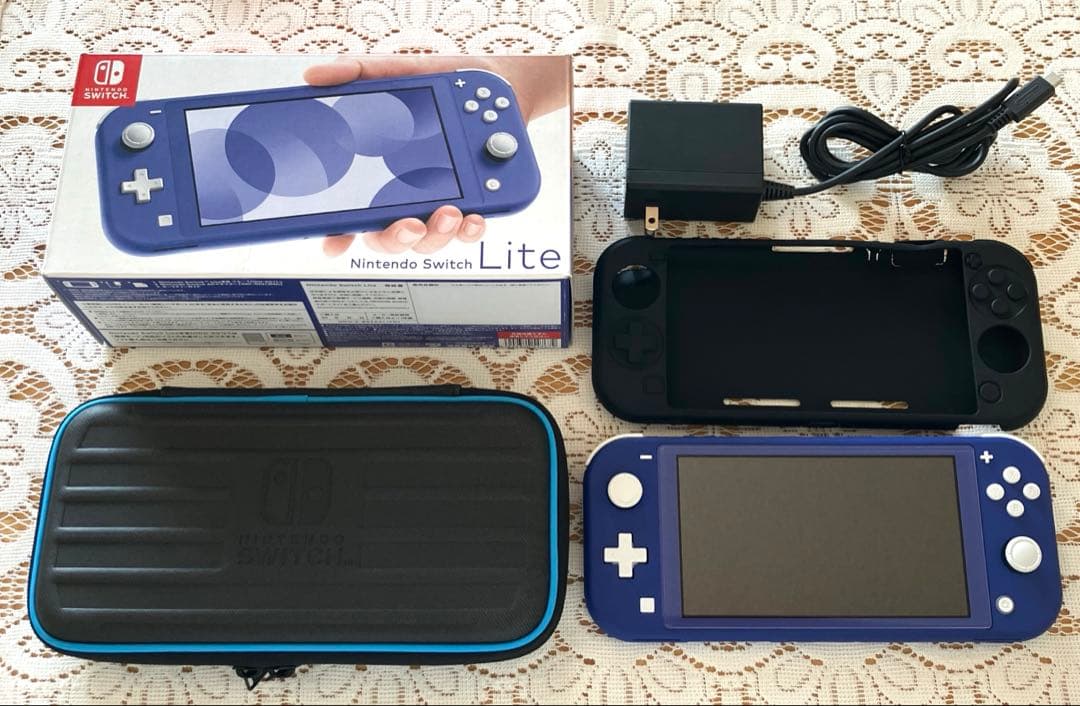 じ*ん様 【美品】SwitchLite 本体 公式キャリングケース付き Nintendo Switch スイッチ スイッチライト Lite ケース（ キャリング
