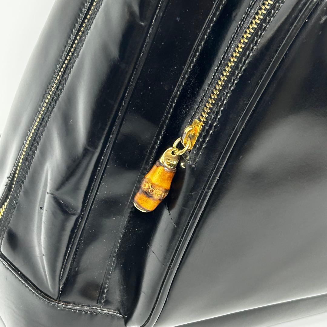 良品】 GUCCI バンブー エナメル ボディーバッグ ロゴ型押し 黒 OLD