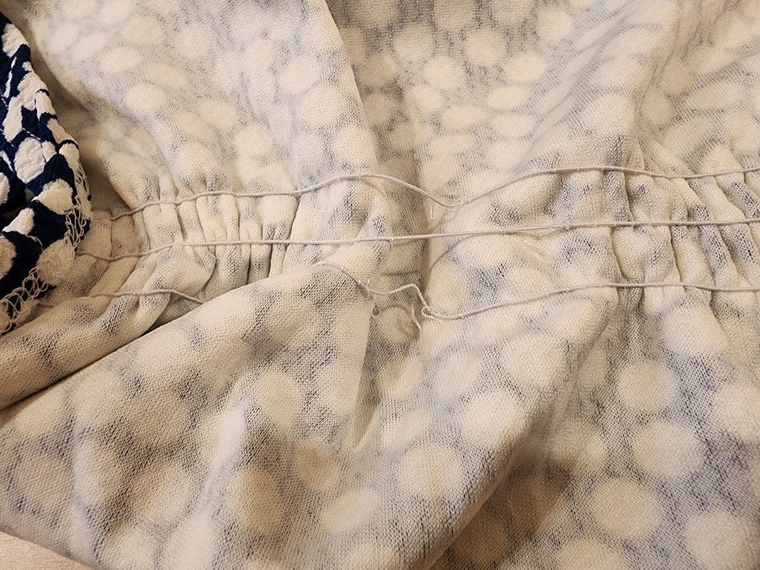 【Pikimama(ピキママ)スリング　みずたま　新Mサイズ・ほつれ有り】