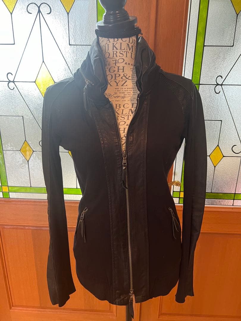 n❣️14th addict❣️レザーとストレッチ素材のハイネックジャケット n❣️14th addict❣️レザーとストレッチ素材のハイネックジャケット