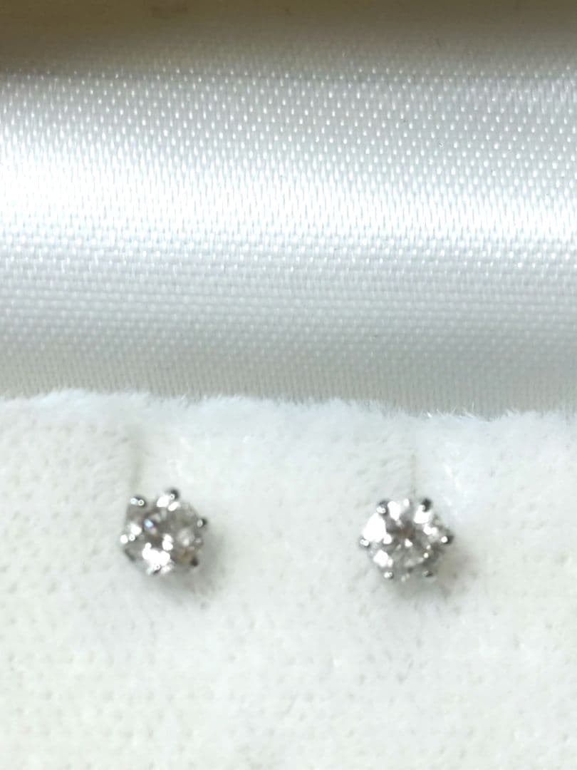 天然一粒ダイアモンドピアス0,3カラット（0,15カラットが2個）プラチナ900 楽天市場】ダイヤモンド ピアス 0.3ct プラチナ 0.15ct×0.15ct