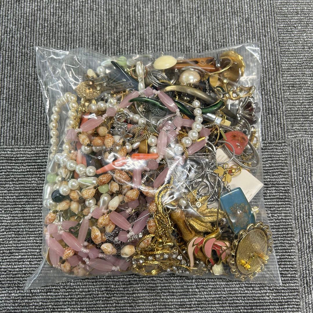 イミテーションアクセサリー まとめ売り 1kg イミテーションアクセサリー まとめ売り 【アクセサリー】約3.0