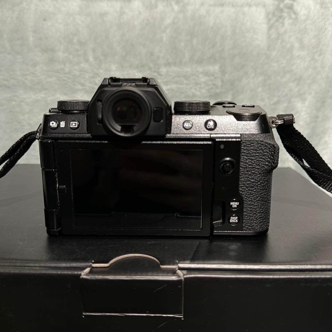 美品】FUJIFILM XS10 ボディ 女性使用 液晶フィルム付 付属品完備