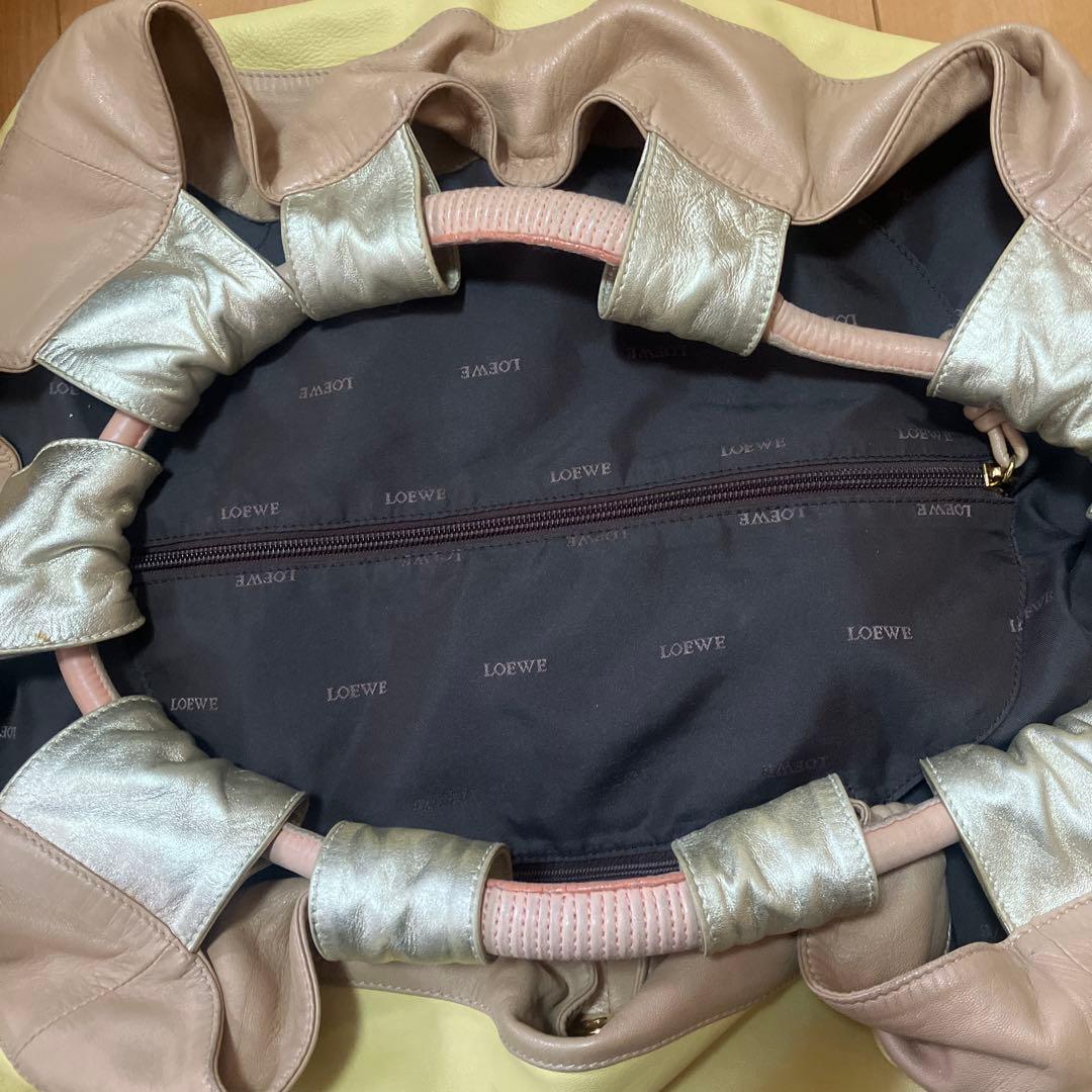 LOEWE ナッパアイレ イエローとベージュのバッグ 限定カラー