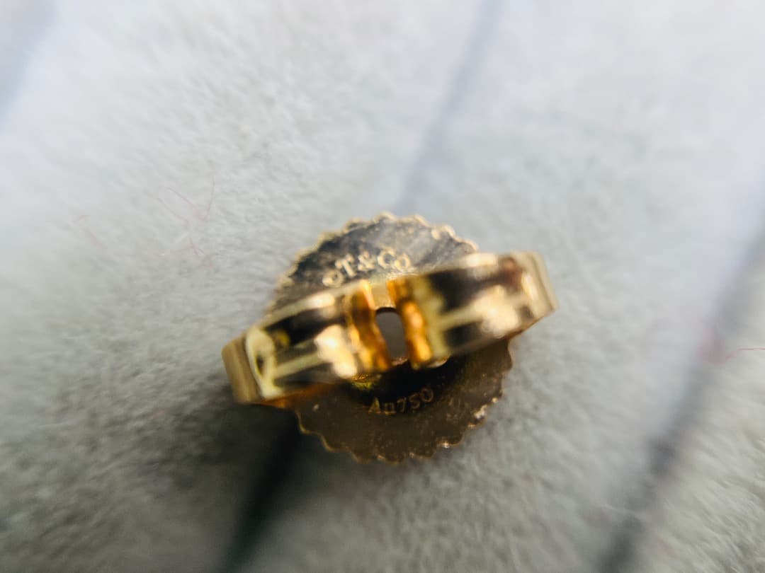 月末お値下げ ティファニー ラブ&キス ピアス 片耳 XO 750 k18