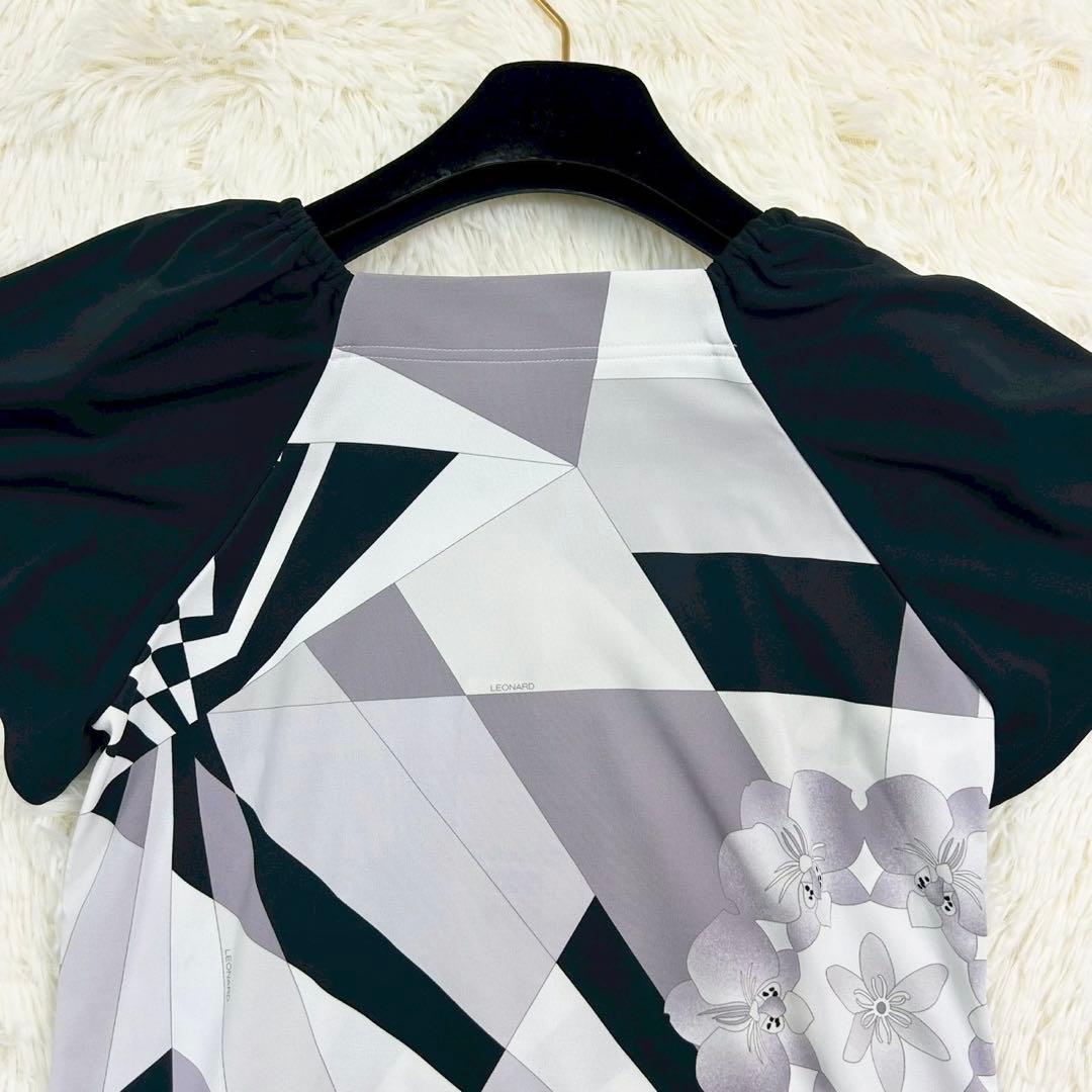 良品 レオナールスポーツ ワンピース 花柄 ジオメトリック ブラック系