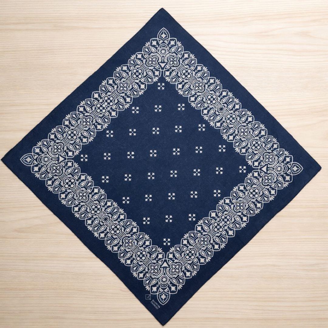 バンダナ ヴィンテージ オーナメント柄 クロス柄 ネイビー 大判 - メルカリ