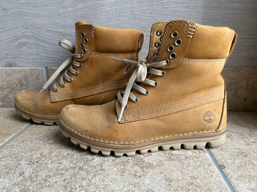 Timberland ベージュ ハイカットブーツ - メルカリ