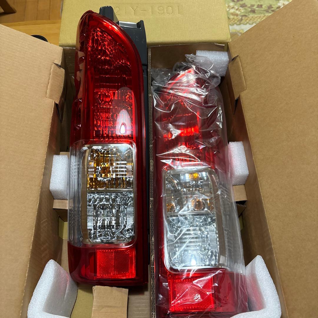 200系ハイエース純正テール新車外し 200系 ハイエース トヨタ純正テールランプ 新車外し 寒冷地仕様
