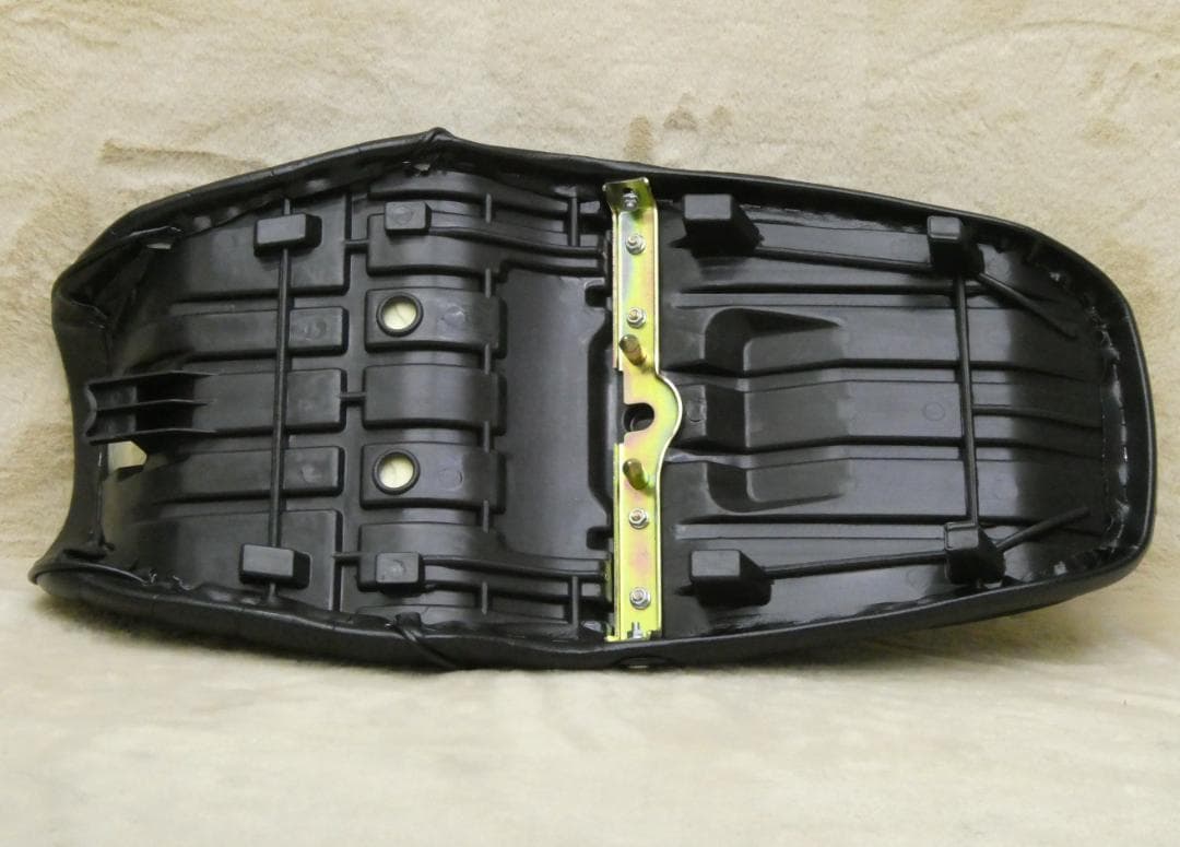 バリオス 2型 黒皮 タックロールシート /②あんこ抜き 完成品 ZR250B