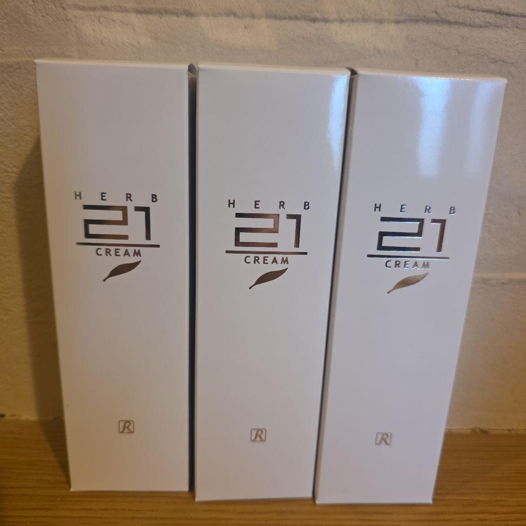 ロイヤルハーブ21クリーム 50g 3本セット Amazon | ロイヤル化粧品 ロイヤルハーブ 21クリーム 50g 保湿 純金箔