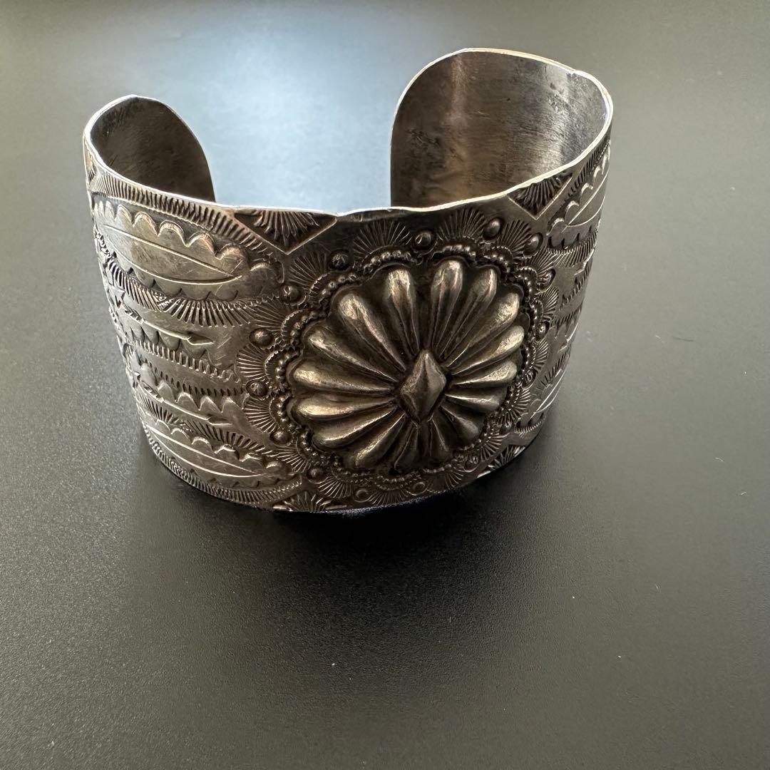 Navajo Vincent Joe Platero スタンプワーク バングル - メルカリ