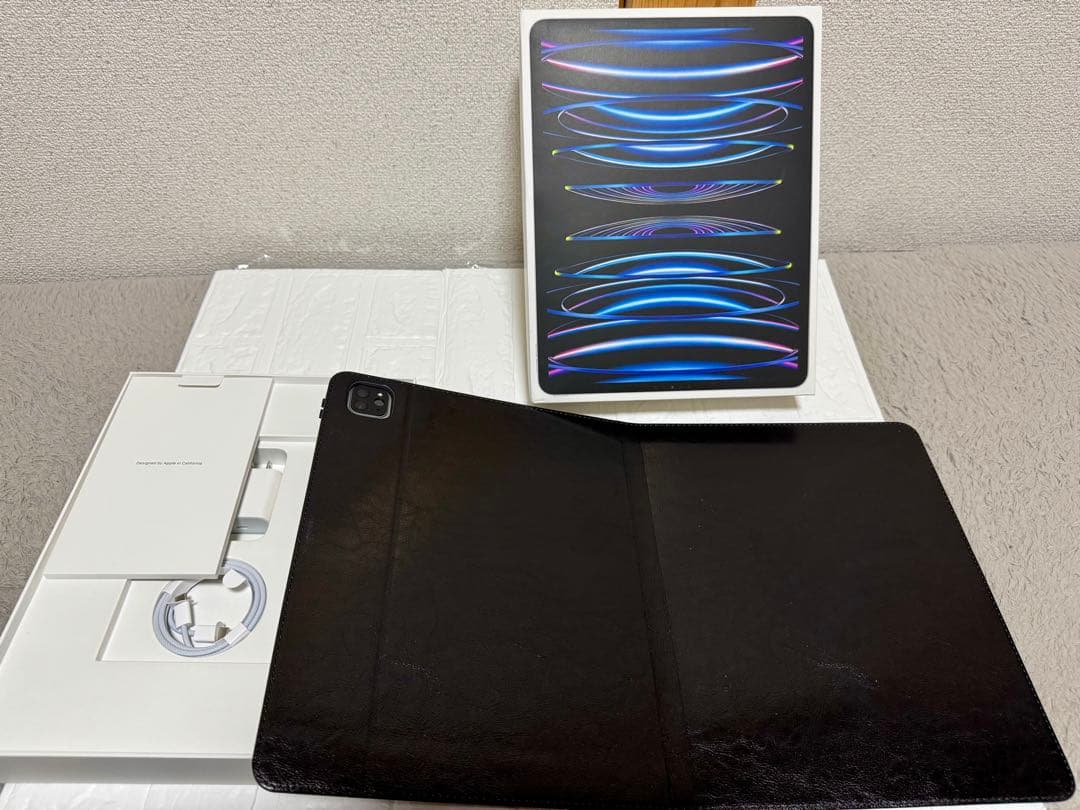 極美品 iPad Pro 12.9 第6世代128GBシルバー 箱・本革ケース付 iPad Pro 12.9インチ 第6世代 第5世代 第4世代 第3世代 2022 スキン