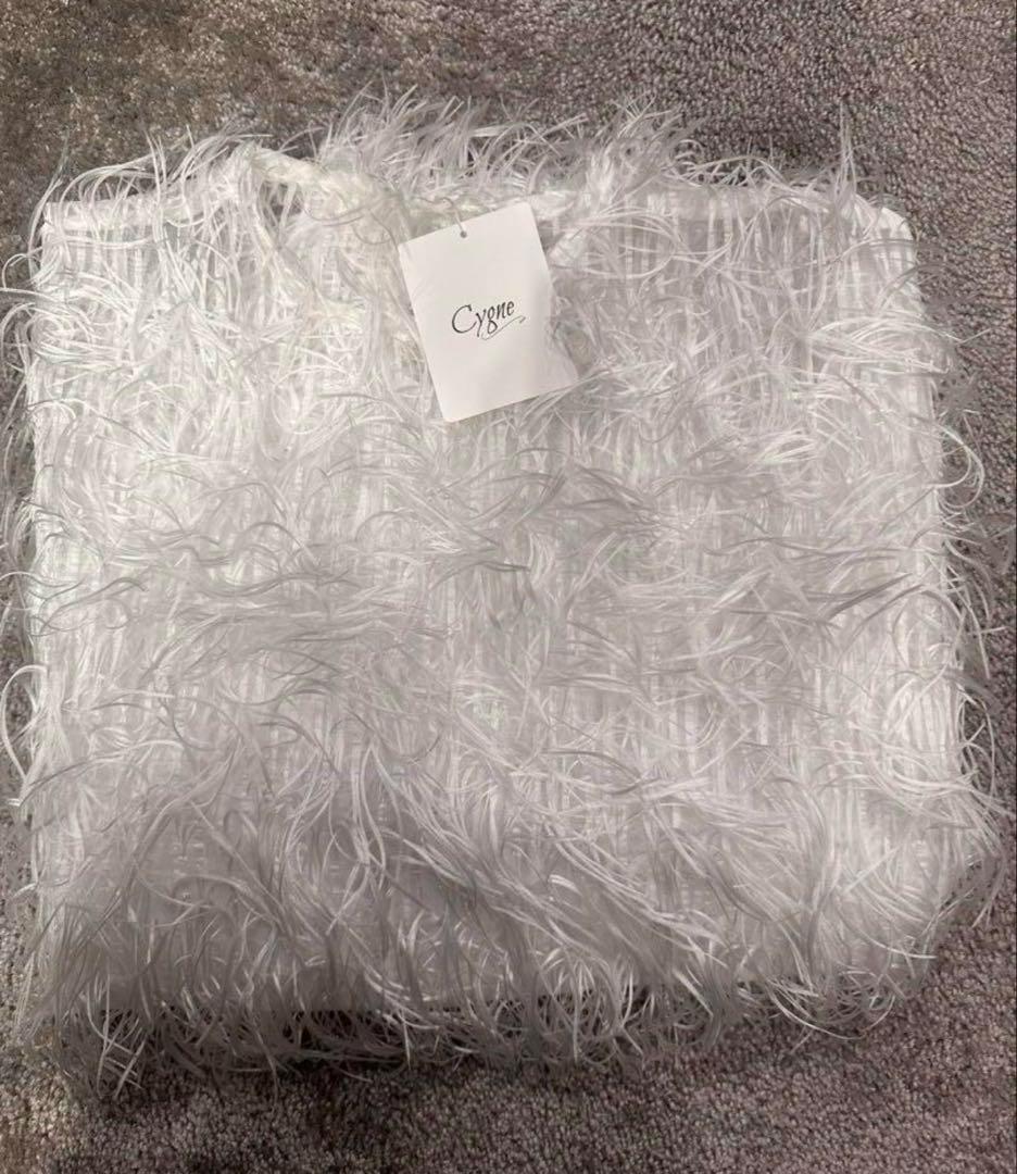 Cygneシーニュ⭐︎フェザートップスMoni - メルカリ