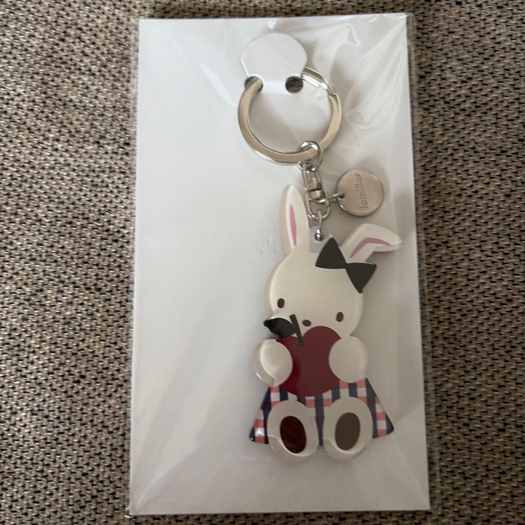 ファミリアfamiliar VIP限定チャームキーホルダー - メルカリ