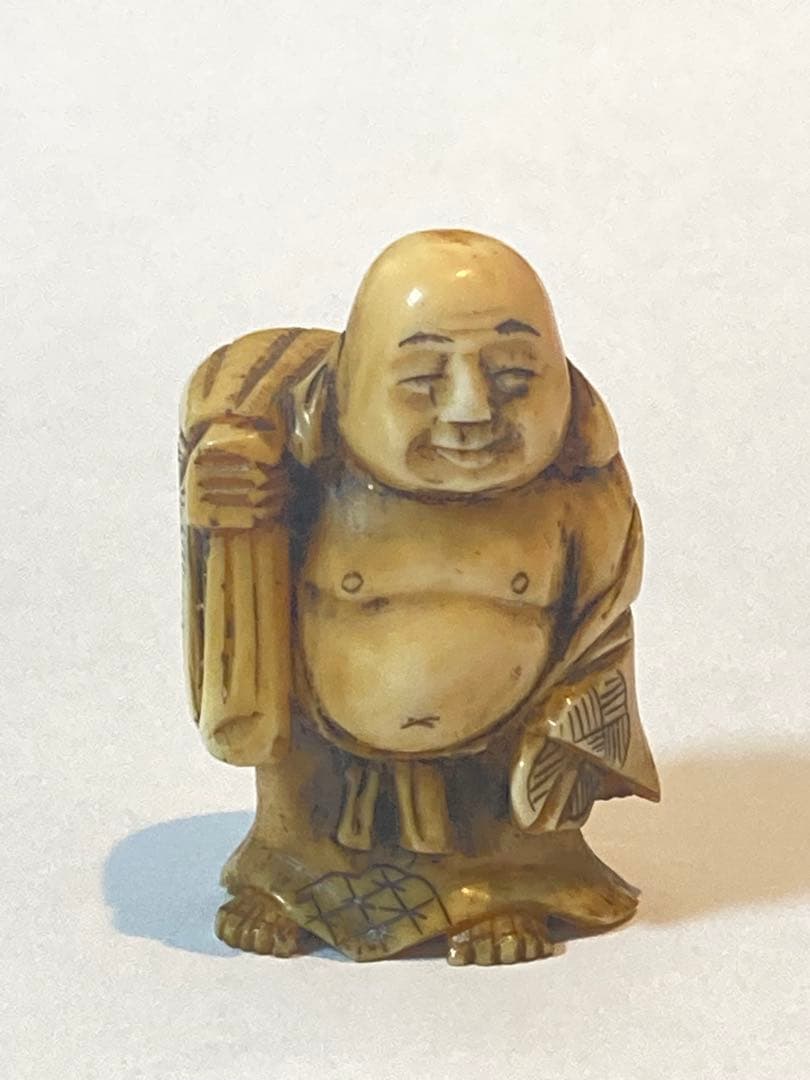 送料無料　根付布袋様　時代物、細密彫物 柘植 木彫 根付】 布袋様 - メルカリ