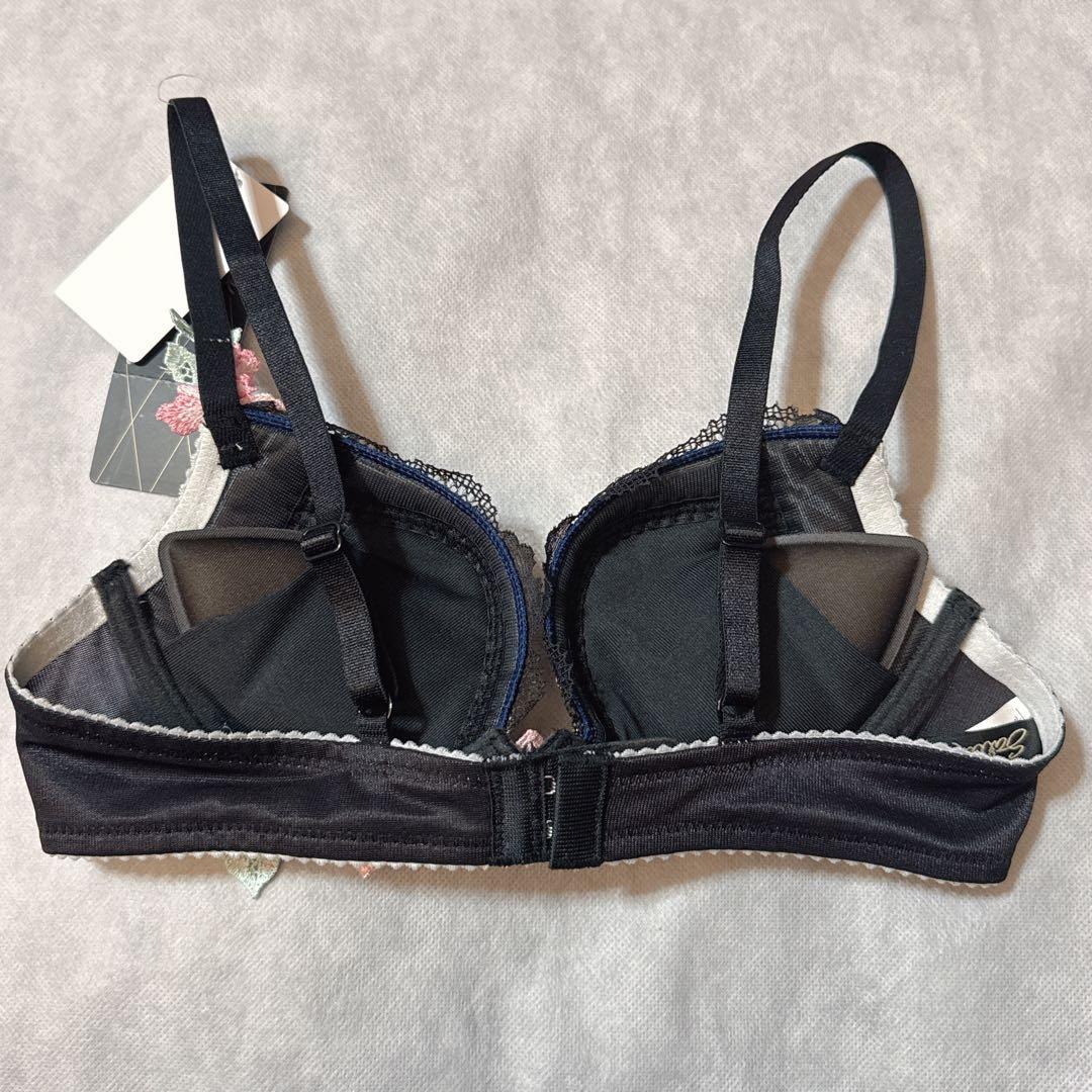 ワコール サルート 66G フロントエックス＋ブラ＆ソング C65 新品