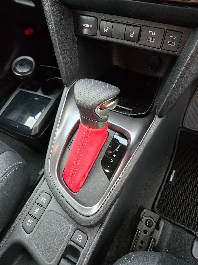 希少】欧州ヤリスクロスHVシフトゲートパネル・レクサスESシフトノブ