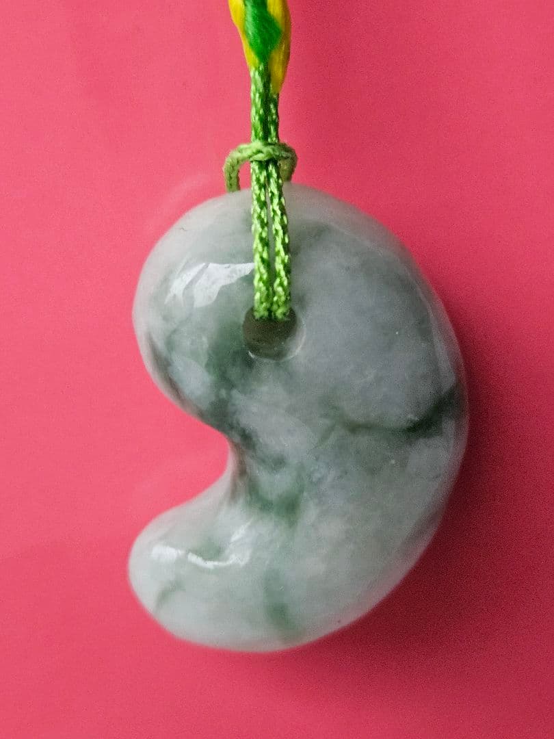 専用 糸魚川産　翡翠勾玉　　　　　☆18,000円☆ 楽天市場】国産 糸魚川産 高級本翡翠 武藤玄功作 『 弥栄大勾玉