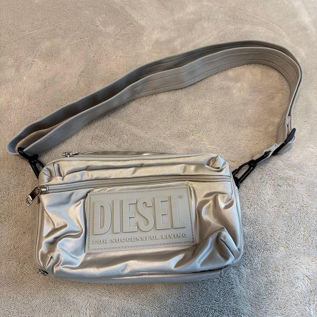 最終値下げ　DIESEL シルバーショルダーバッグ CHARM-D SHOULDER M ショルダーバッグ M｜シルバー｜ウィメンズ｜DIESEL
