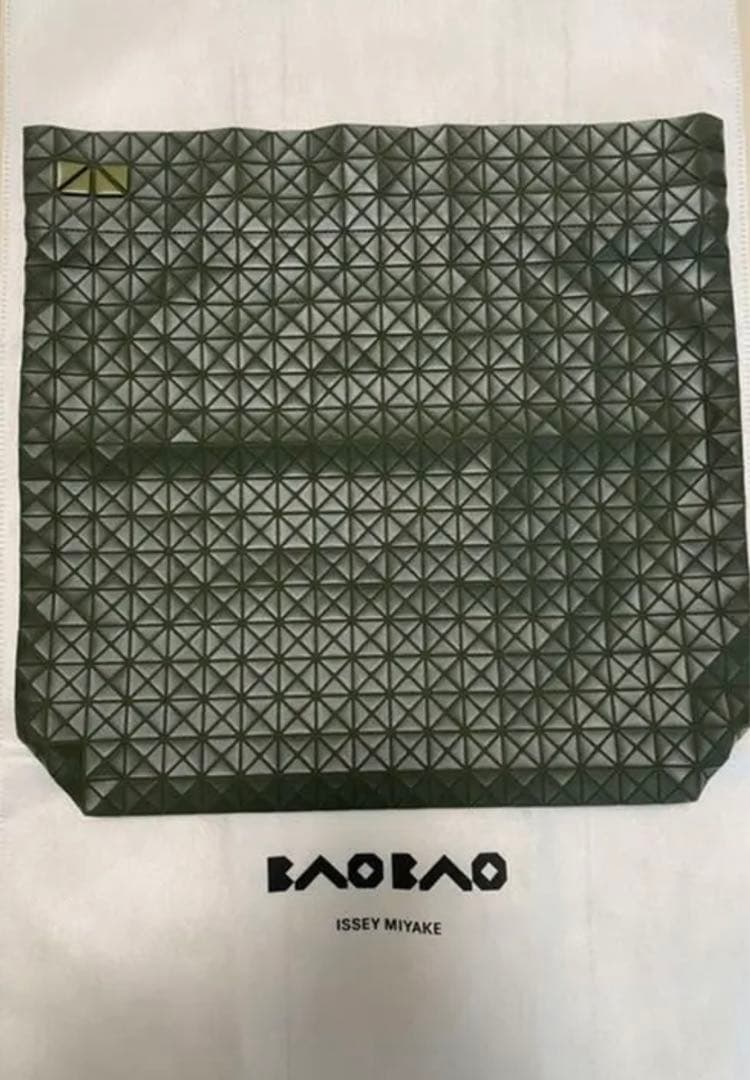 BAOBAO ISSEY MIYAKE クラッチバッグ 限定色 BAO ISSEY MIYAKE 新品同様 バオバオ イッセイミヤケ ポーチ クラッチ