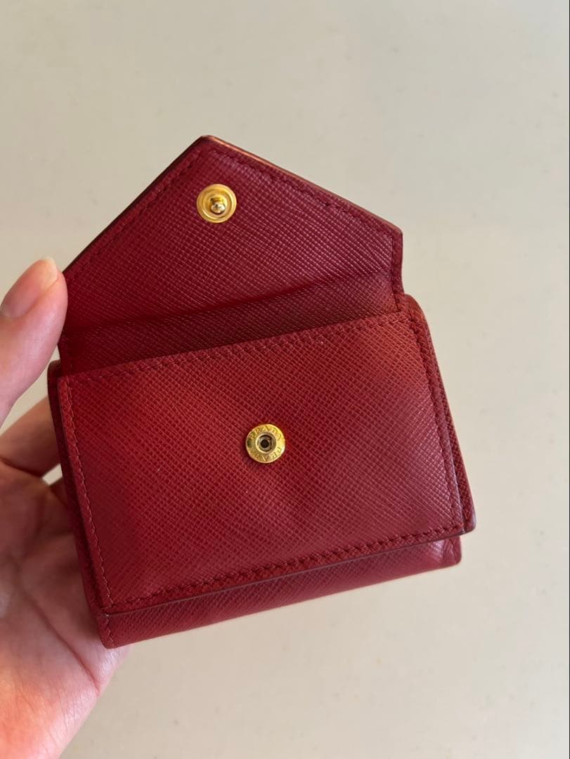 PRADA サフィアーノレザー 三つ折り財布 レッド - メルカリ