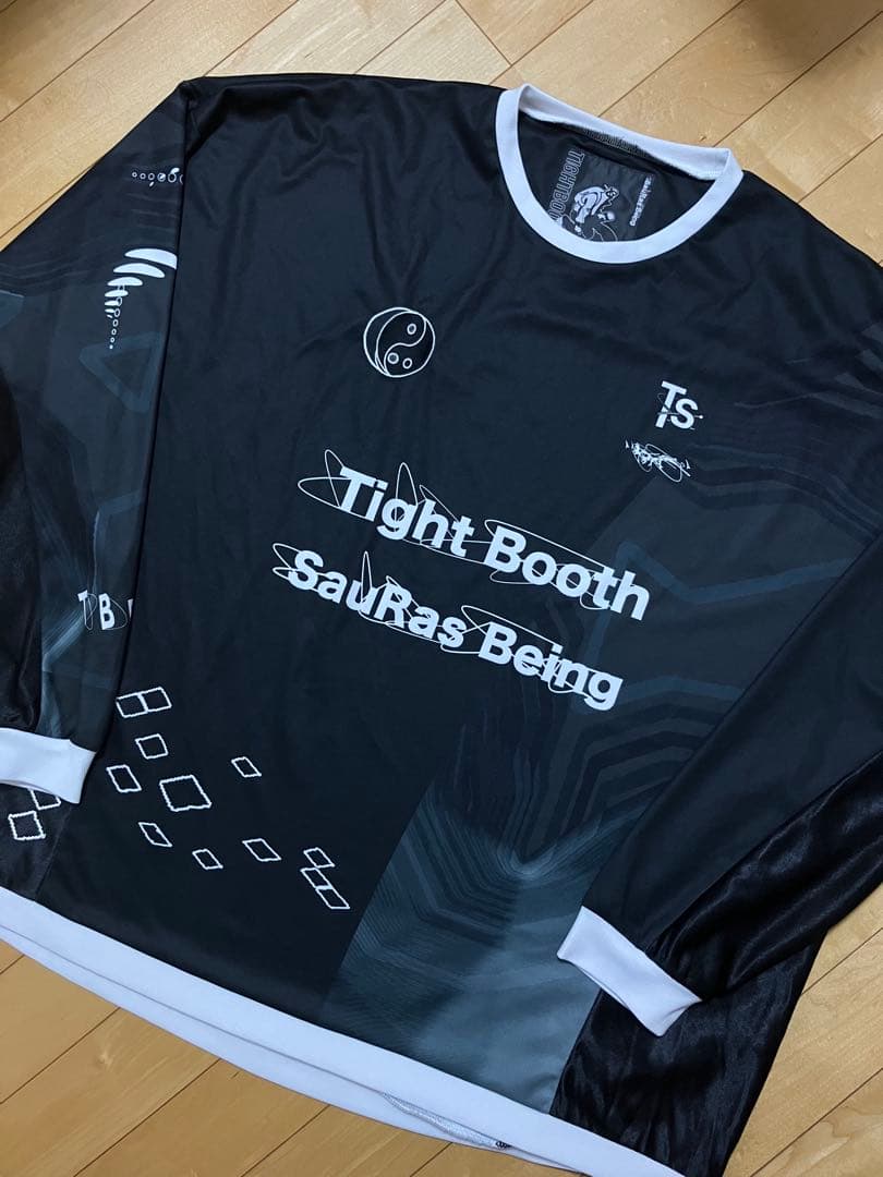 美品　TIGHTBOOTH SauRas Being SOCCER JERSEY ブランド古着】TIGHTBOOTH × SauRas Being / タイトブース × ソーラス